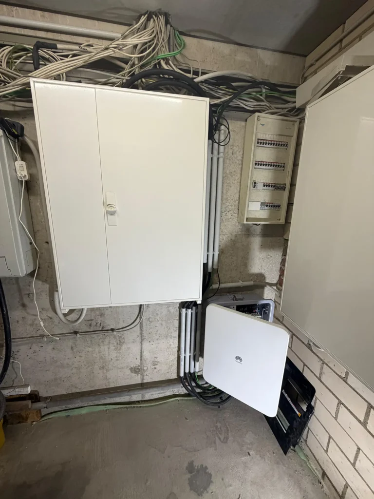 Aufnahme des neuen Sicherungskastens