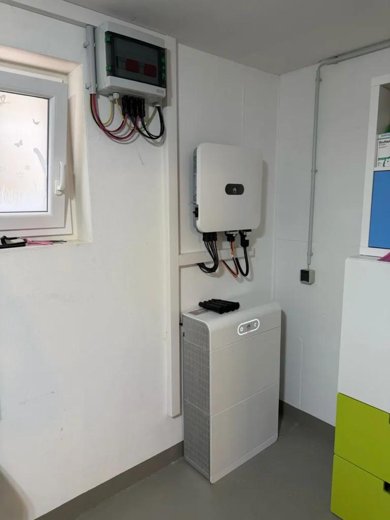 Steuereinheit der neuen Photovoltaik-Anlage