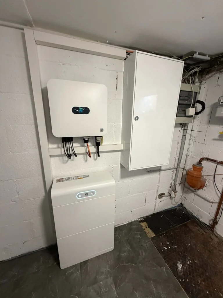 Aufnahme der neuen PV-Steuereinheit und Batteriespeicher sowie neuem Zählerschrank