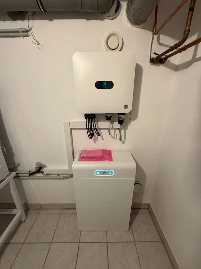 Aufnahme der neuen PV-Steuereinheit und Batteriespeicher