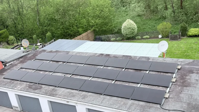 Elektroauto mit eigener Wallbox laden – das ist bei diesem Kunden mit seiner PV-Anlage auf dem Garagendach nun möglich